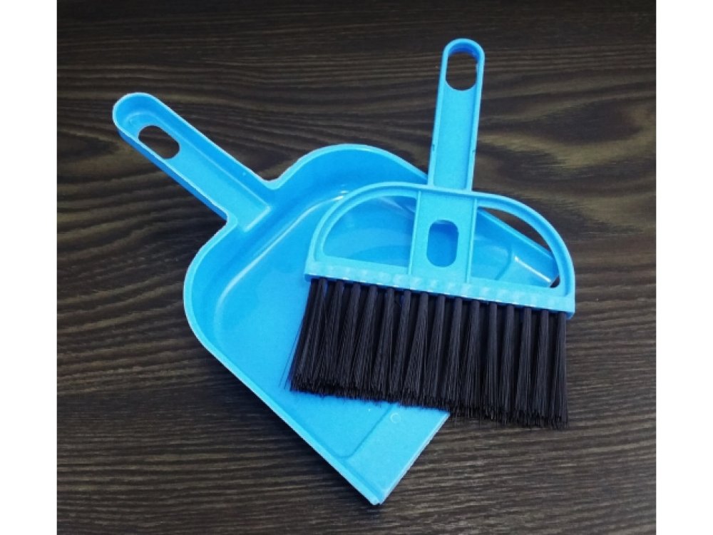 Mini brush and broom cleaning set